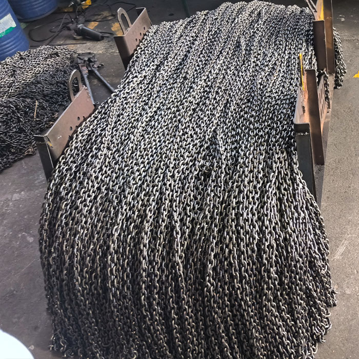 生產(chǎn)中的起重鏈條 生產(chǎn)中的起重鏈條